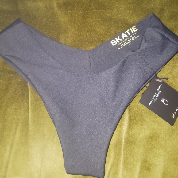 NWOT Skatie Mandi Bottom Black Size XS Cheeky Bikini Bottom Swimwear - Picture 7 of 8